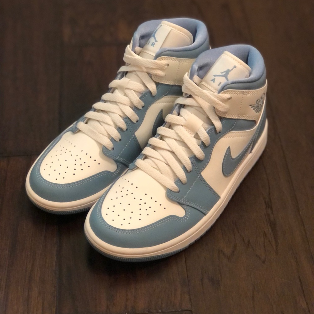Women’s Air Jordan 1 Mid